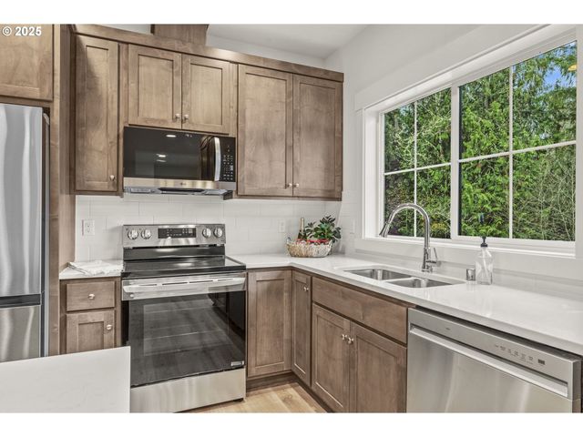 960 Paine Rd, Castle Rock, WA 98611