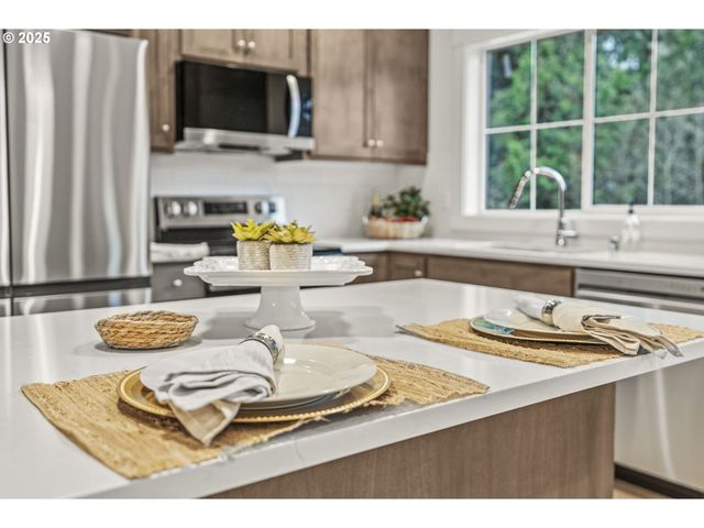 960 Paine Rd, Castle Rock, WA 98611