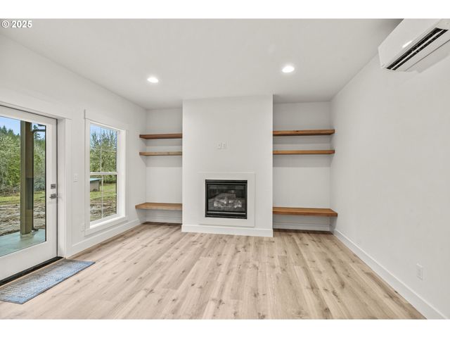 960 Paine Rd, Castle Rock, WA 98611