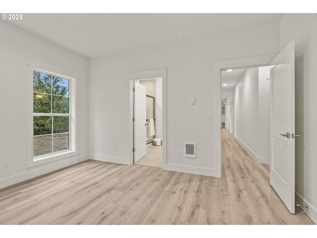 960 Paine Rd, Castle Rock, WA 98611