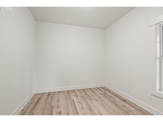 960 Paine Rd, Castle Rock, WA 98611