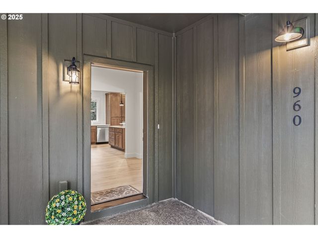 960 Paine Rd, Castle Rock, WA 98611