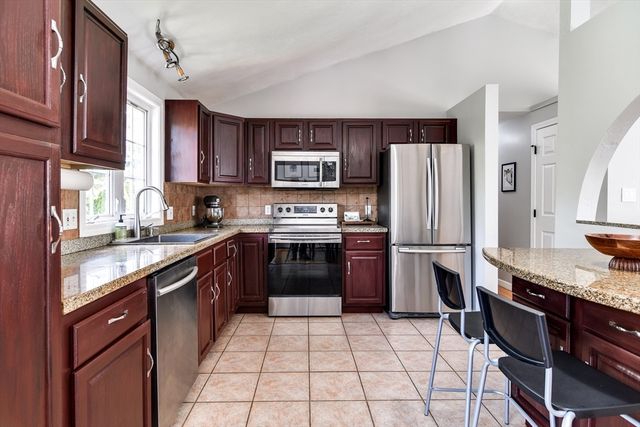 34 Oran Street, Worcester, MA 01605