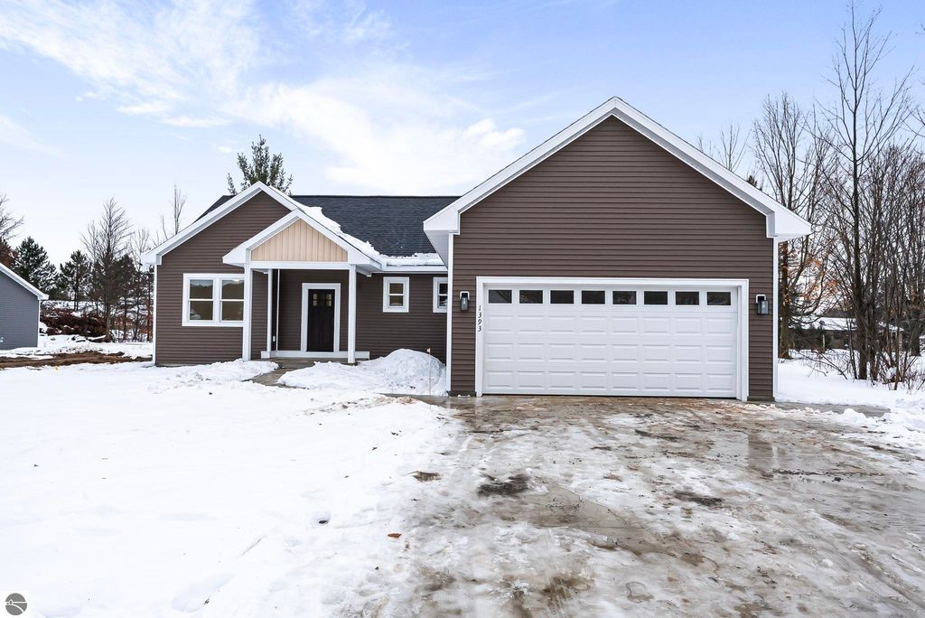 Image 2 of property listing at 1393 Killdeer Lane, Kingsley, MI 49649