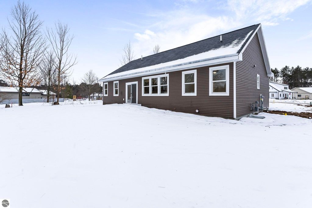 Image 37 of property listing at 1393 Killdeer Lane, Kingsley, MI 49649