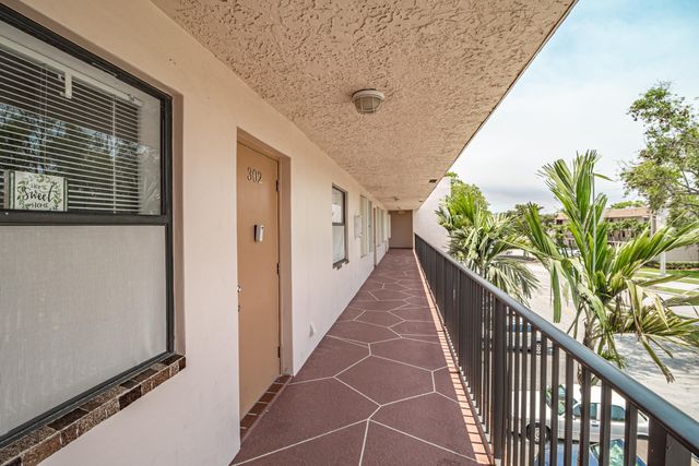 10331 Sunrise Lakes Boulevard 302, Sunrise, FL 33322