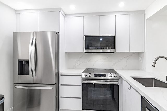 10331 Sunrise Lakes Boulevard 302, Sunrise, FL 33322
