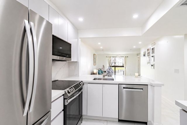 10331 Sunrise Lakes Boulevard 302, Sunrise, FL 33322