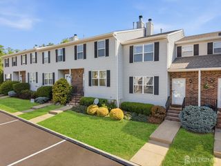 10 Peachtree Lane 303, Jamesburg, NJ 08831