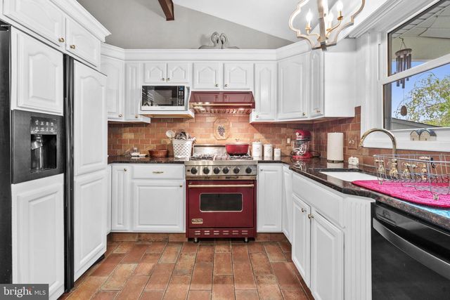 36 BEAVER DR, Barrington, NJ 08007