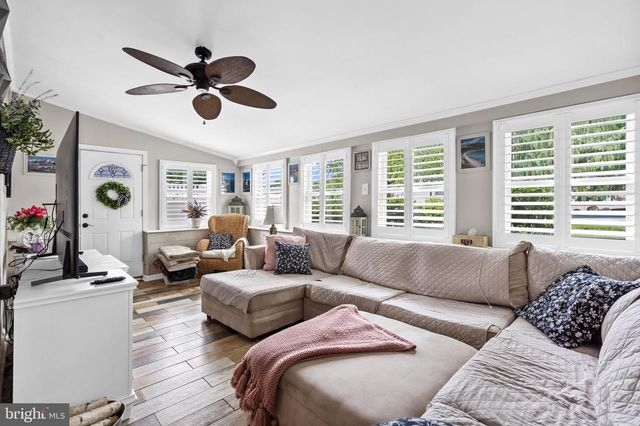 36 BEAVER DR, Barrington, NJ 08007