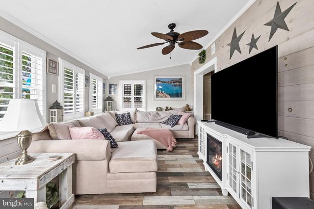 36 BEAVER DR, Barrington, NJ 08007