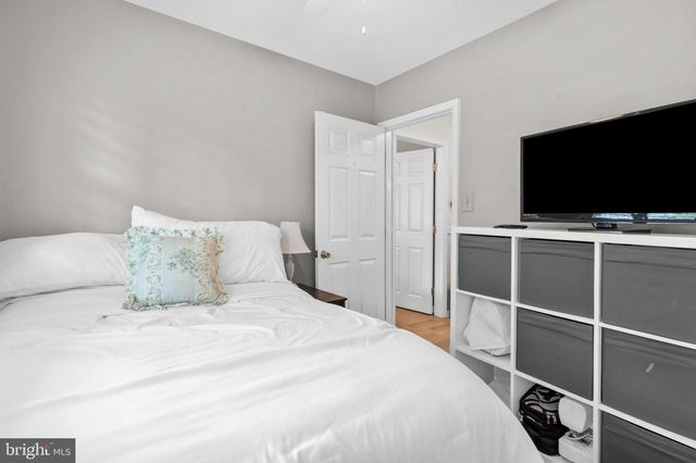 36 BEAVER DR, Barrington, NJ 08007