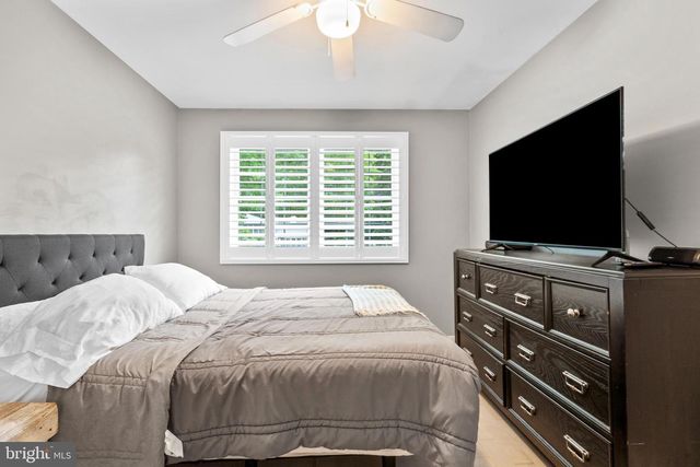 36 BEAVER DR, Barrington, NJ 08007
