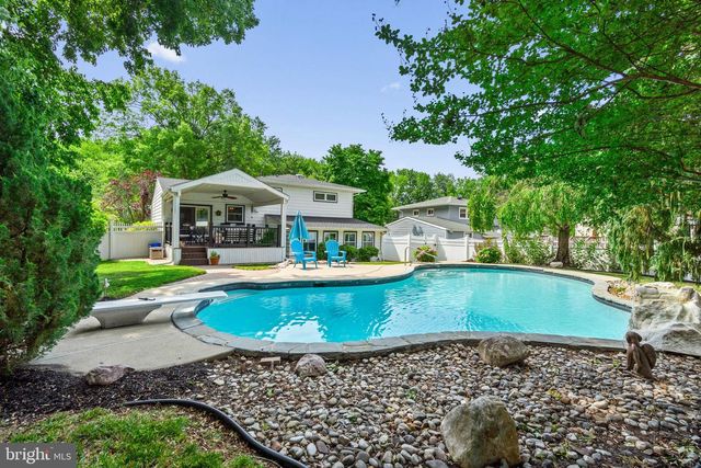 36 BEAVER DR, Barrington, NJ 08007
