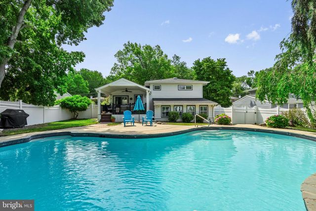 36 BEAVER DR, Barrington, NJ 08007
