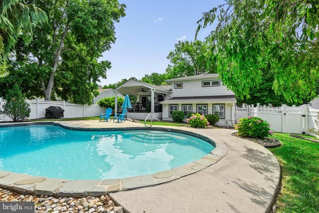 36 BEAVER DR, Barrington, NJ 08007