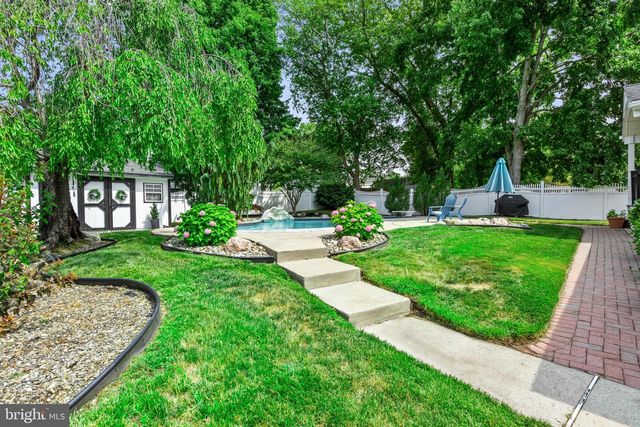 36 BEAVER DR, Barrington, NJ 08007