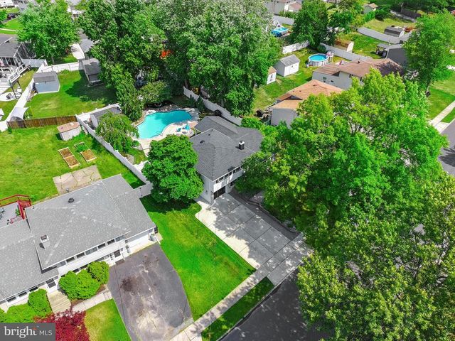 36 BEAVER DR, Barrington, NJ 08007
