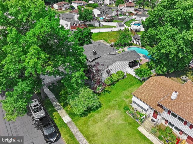 36 BEAVER DR, Barrington, NJ 08007
