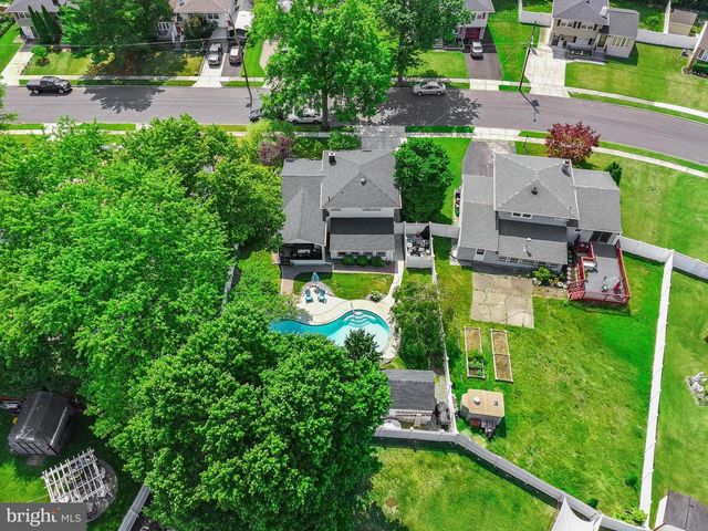 36 BEAVER DR, Barrington, NJ 08007