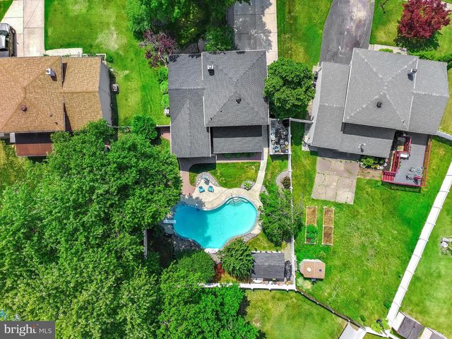 36 BEAVER DR, Barrington, NJ 08007