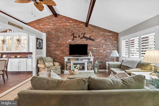 36 BEAVER DR, Barrington, NJ 08007