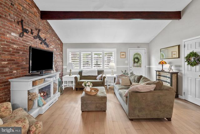 36 BEAVER DR, Barrington, NJ 08007