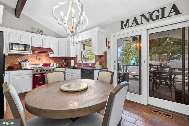 36 BEAVER DR, Barrington, NJ 08007