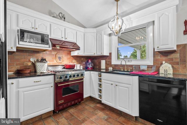 36 BEAVER DR, Barrington, NJ 08007