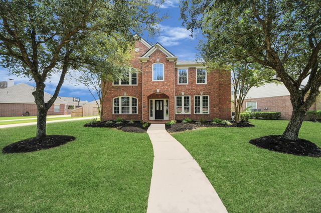 2305 Echo Harbor Drive, Pearland, TX 77584