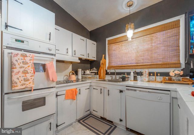 8334 SCOTTS LEVEL, Pikesville, MD 21208