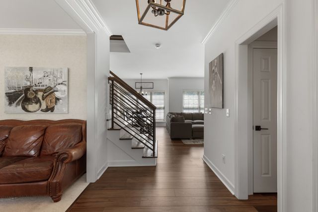 812 Lynn Dr, Goodlettsville, TN 37072