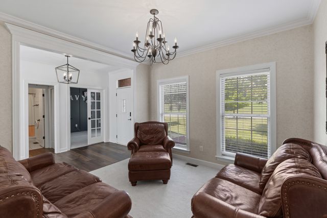 812 Lynn Dr, Goodlettsville, TN 37072