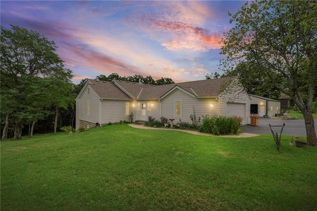 32435 W 91st Street, De Soto, KS 66018