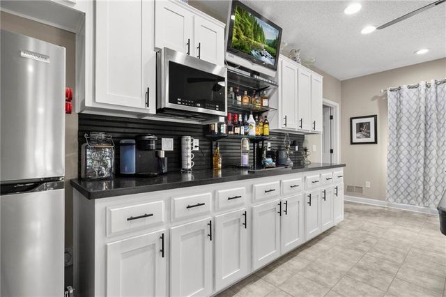 32435 W 91st Street, De Soto, KS 66018