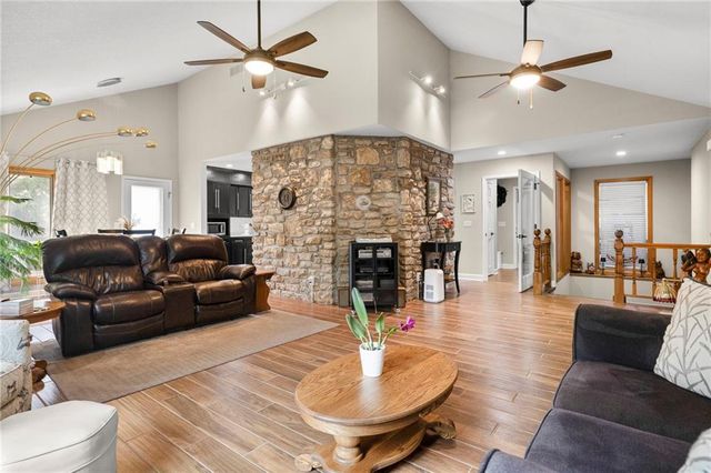32435 W 91st Street, De Soto, KS 66018