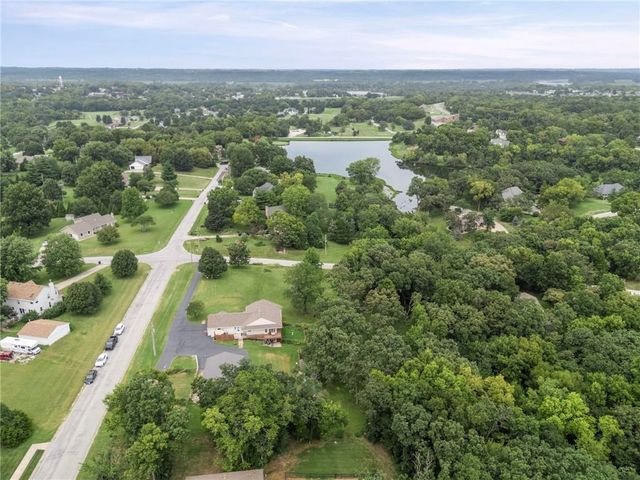 32435 W 91st Street, De Soto, KS 66018