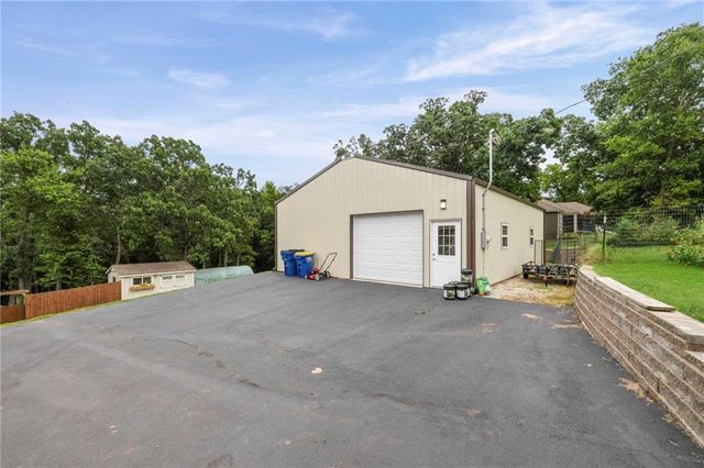 32435 W 91st Street, De Soto, KS 66018