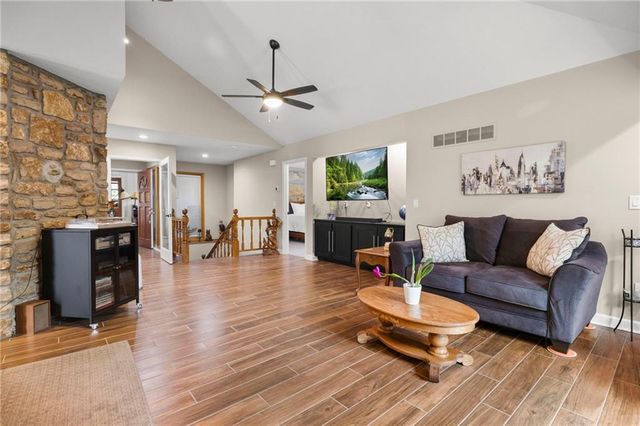 32435 W 91st Street, De Soto, KS 66018
