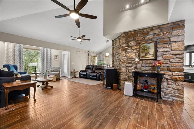 32435 W 91st Street, De Soto, KS 66018