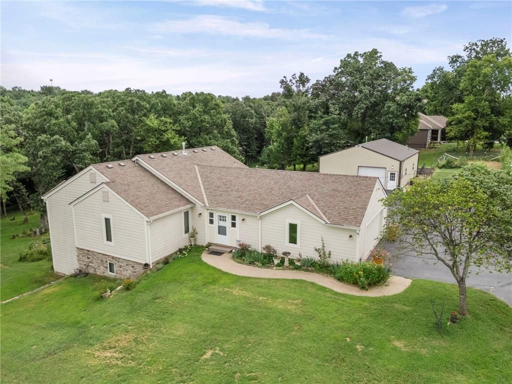 32435 W 91st Street, De Soto, KS 66018