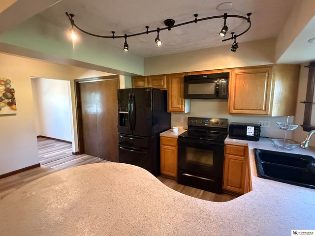 5906 N 110th Circle, Omaha, NE 68164