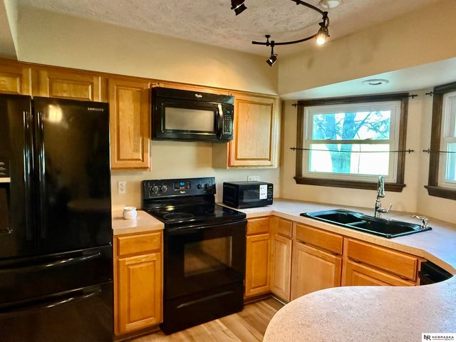 5906 N 110th Circle, Omaha, NE 68164