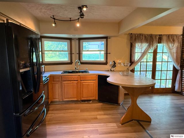 5906 N 110th Circle, Omaha, NE 68164