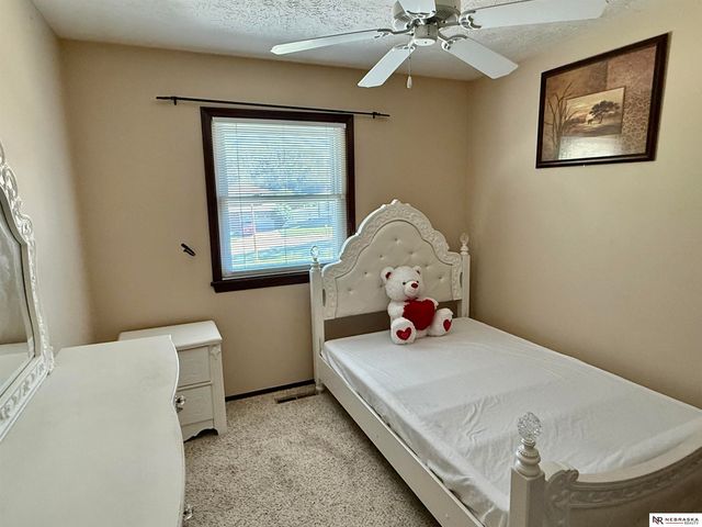 5906 N 110th Circle, Omaha, NE 68164
