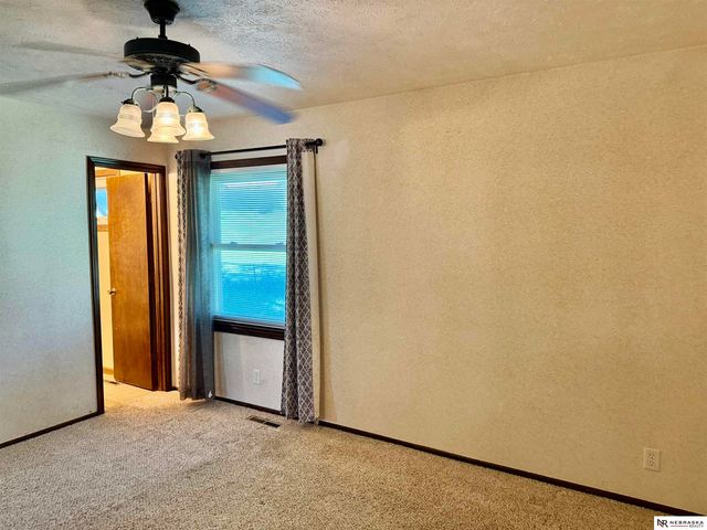 5906 N 110th Circle, Omaha, NE 68164