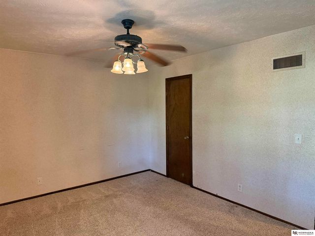 5906 N 110th Circle, Omaha, NE 68164