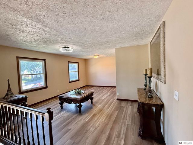5906 N 110th Circle, Omaha, NE 68164