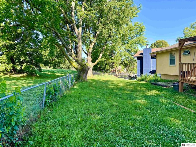 5906 N 110th Circle, Omaha, NE 68164